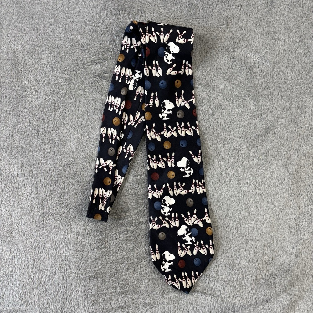 VTG Peanuts Neck Tie Snoopy Bowling 100% Silk United Feature Syndicate USA Made